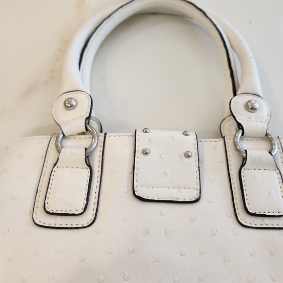 Guess white bag in preloved condition! - Picture 11 of 15